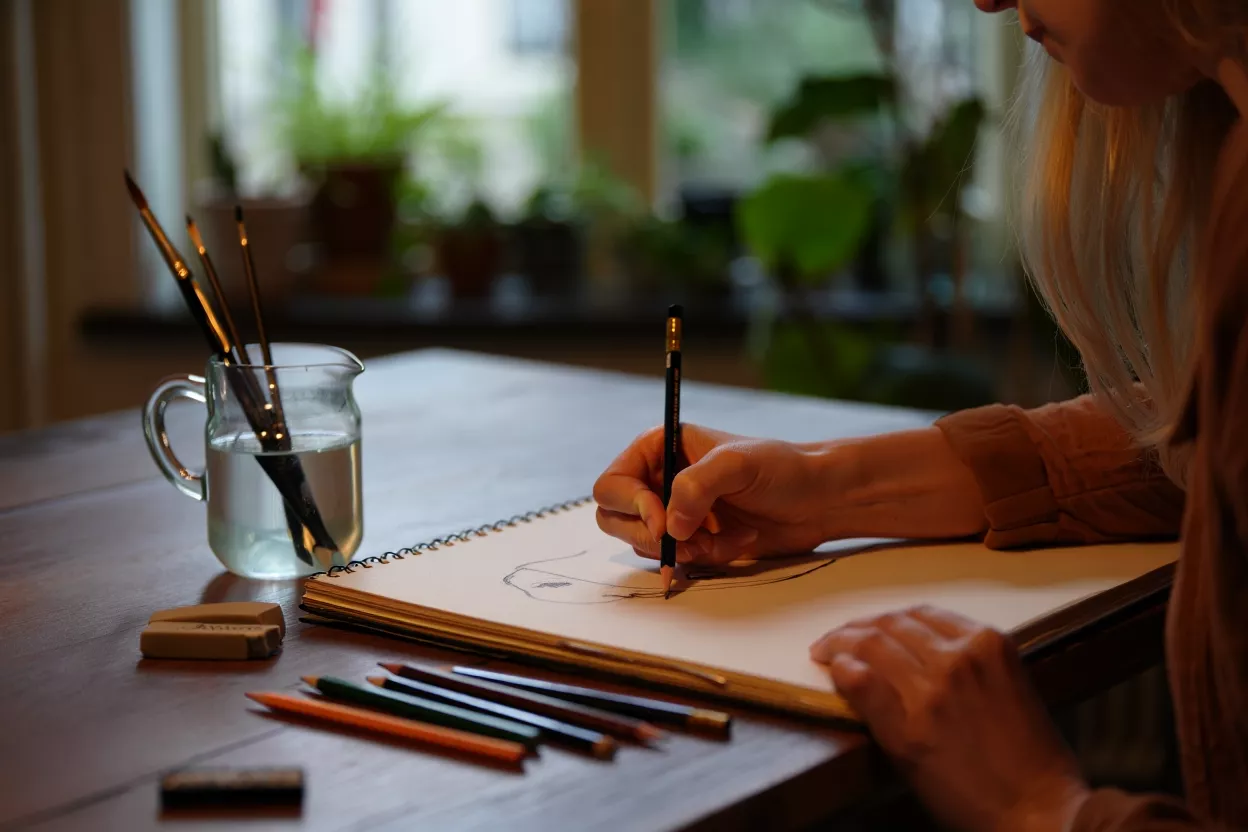 Individuele kunstsessie aan tafel